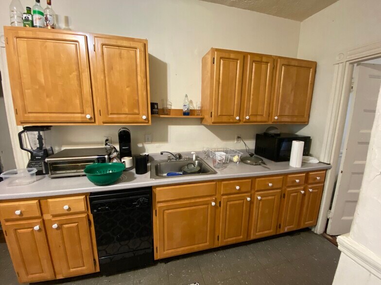 Building Photo - 148 Calumet St