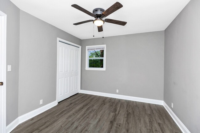 Building Photo - 504 Marion Dr