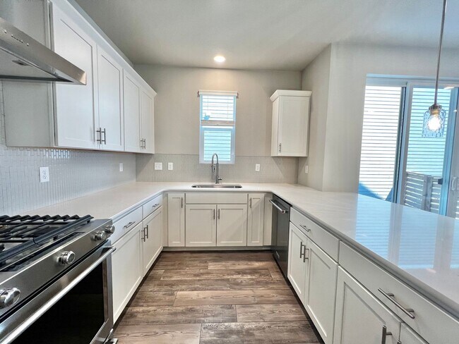 Building Photo - Beautiful 3 Bed 2.5 Bath House in Timnath!