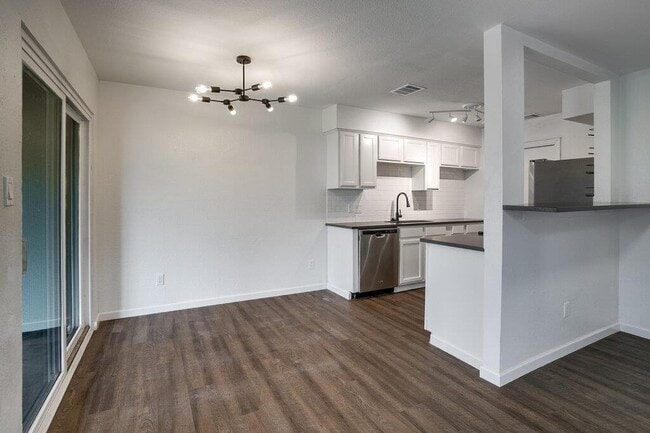 Building Photo - 2119 Gaston Pl Dr