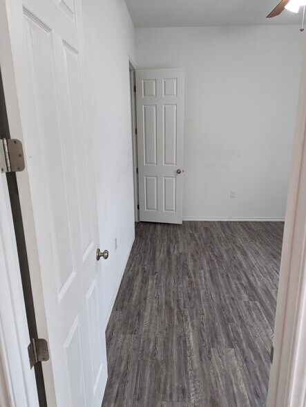 Building Photo - 802 Hallie Cv