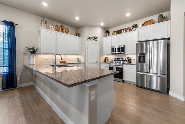 Building Photo - Fully Furnished