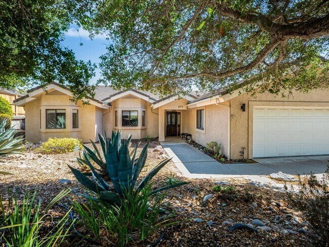 Building Photo - 271 Twin Ridge Dr