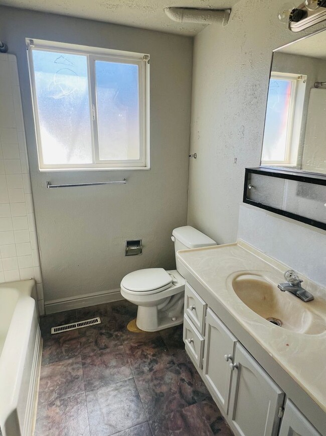 Building Photo - 40 N Talbot Dr E