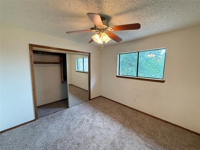 Building Photo - 217 Woodbridge Cir