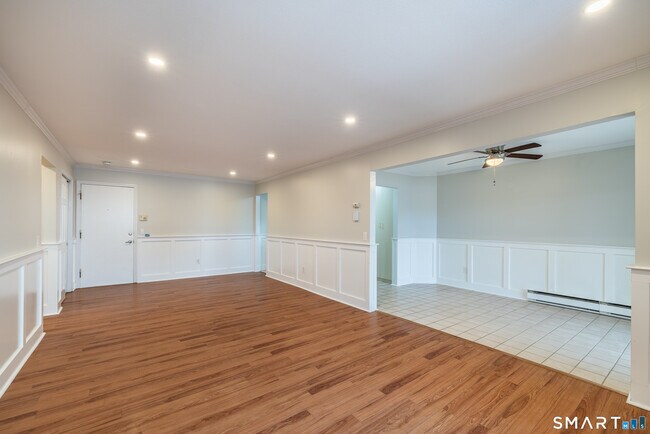 Building Photo - 185 Melba St