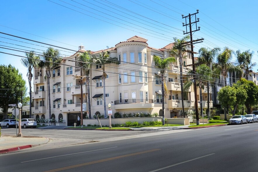 Building Photo - 2B/2B Courtyard Luxury in Studio City