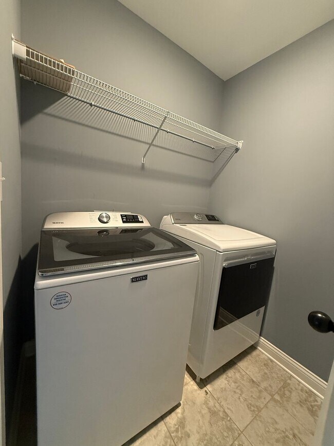 Building Photo - **For Rent: Gorgeous 4 Bed, 2.5 Bath Home ...