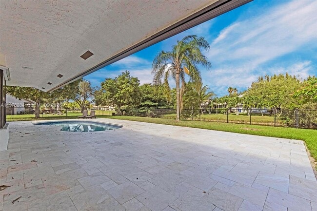 Building Photo - 5621 Carriage Ln