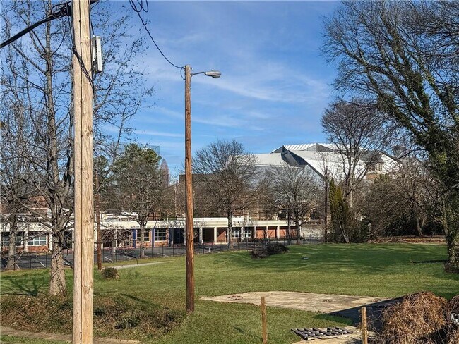 Building Photo - 109 Vine St SW