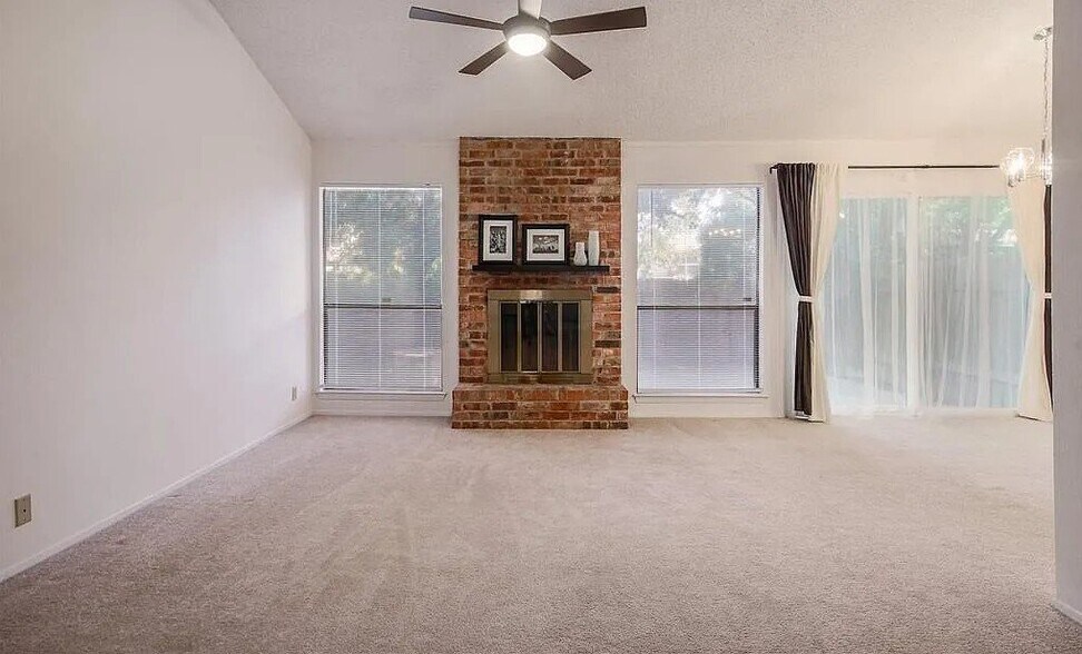 Building Photo - 8905 Trone Cir