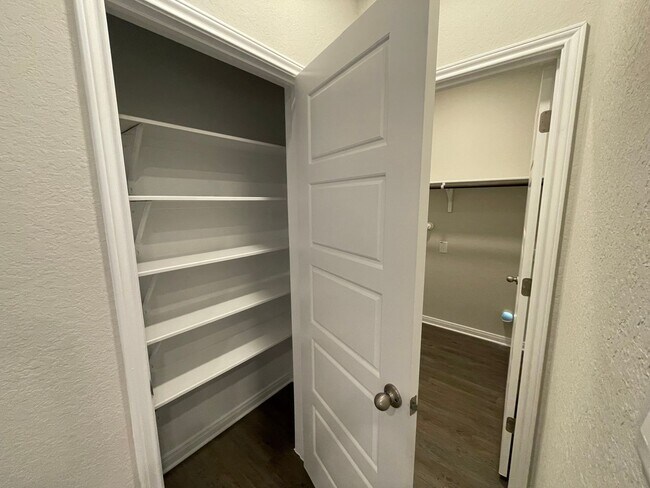 Building Photo - Luxury 3/2 Duplex in Seguin, Texas (Navarro ISD)