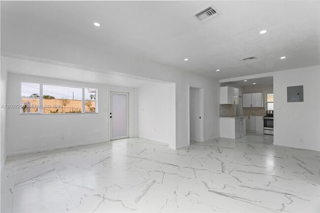 Building Photo - 988 NW 10th St