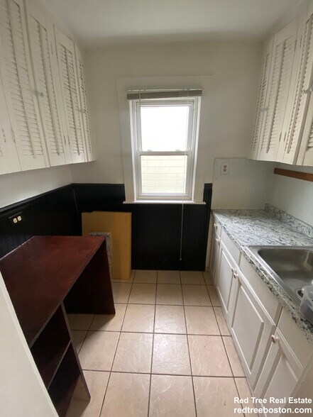 Building Photo - 12 Douglas Ave