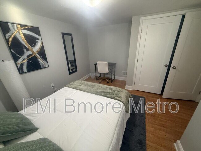 Building Photo - 17 E 21st St