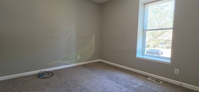 Building Photo - 13944 S Raintree Dr