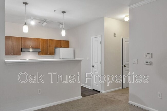 Building Photo - 100 Bucksley Ln