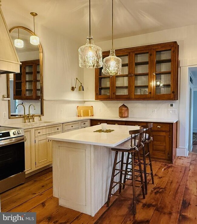 Building Photo - 46 York St