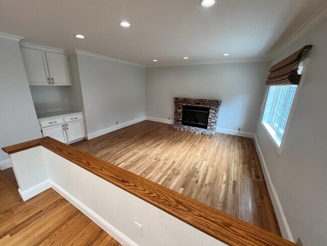 Building Photo - 15925 El Pajaro Ct