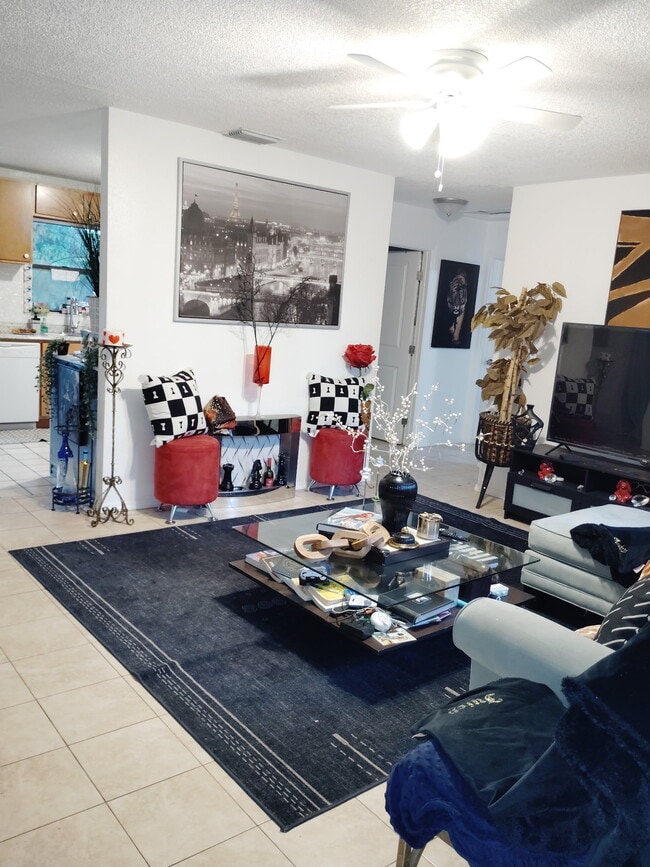 Building Photo - 704 E 121st Ave