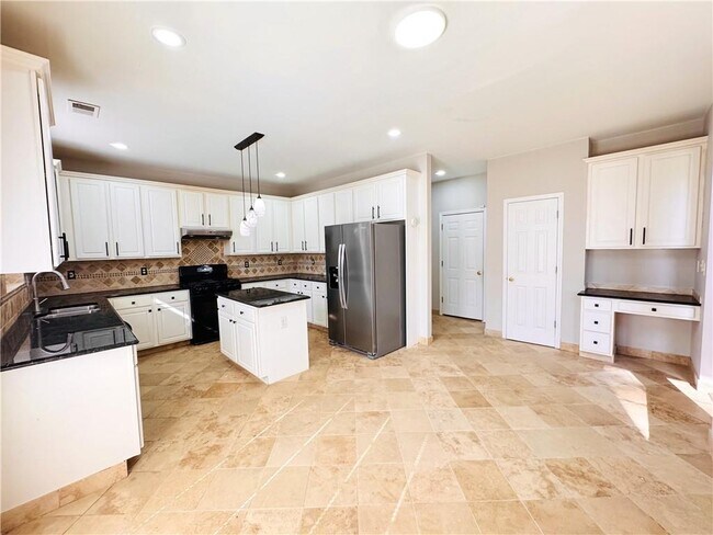 Building Photo - 152 Parkstone Way