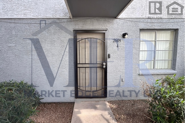 Building Photo - 2Bed/1.5Bath Ground Floor Townhouse at Glendale Ave/27th Ave! Ready for Immediate Move-In! -- GAR...