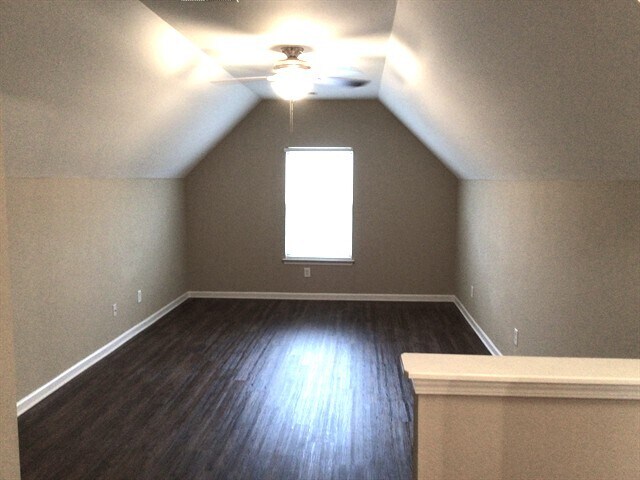 Building Photo - 2524 Ingleside Dr