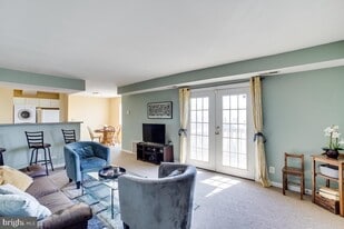 Building Photo - 2500 Markham Ln