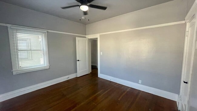 Building Photo - 835 E Weldon Ave