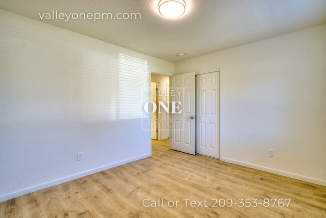 Building Photo - 1634 Arlington Ct