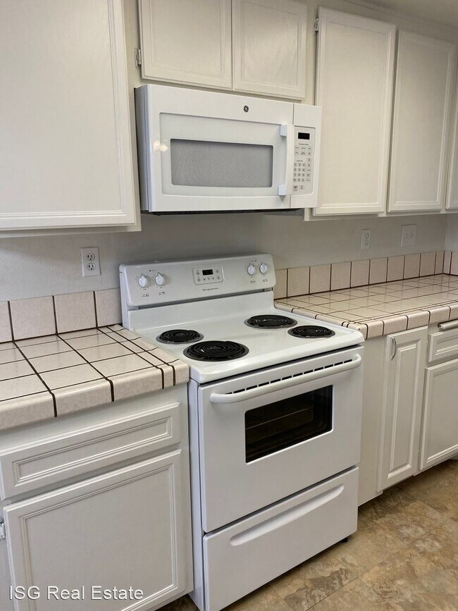 Building Photo - 3 br, 2.5 bath House - 1537 Apache Dr. Unit D