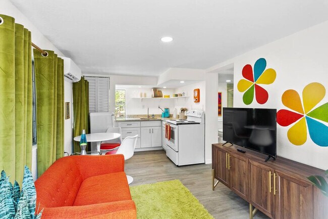 Building Photo - 5708 N Suwanee Ave