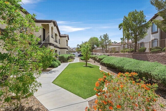 Building Photo - 2291 W Horizon Ridge Pkwy