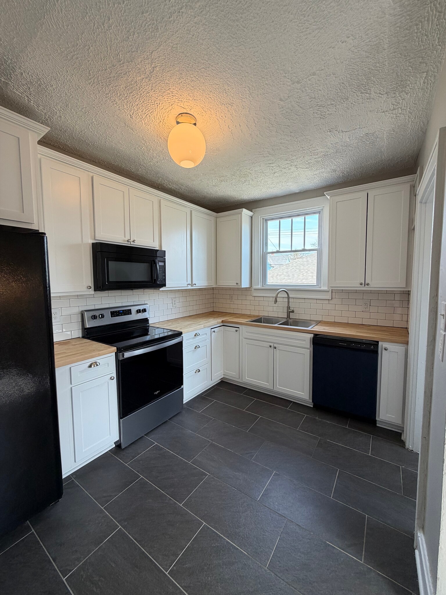 Building Photo - 3827 Central Ave