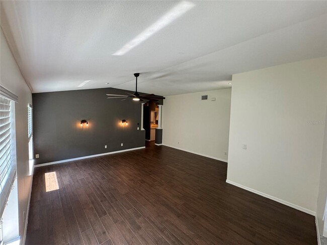 Building Photo - "Spacious 4-Bed Oasis with 2 Baths in Wesl...