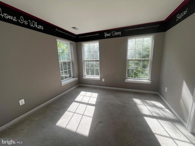 Building Photo - 8195 Falls Grove Dr