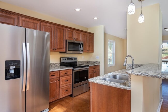 Building Photo - Modern Home in Shiloh!