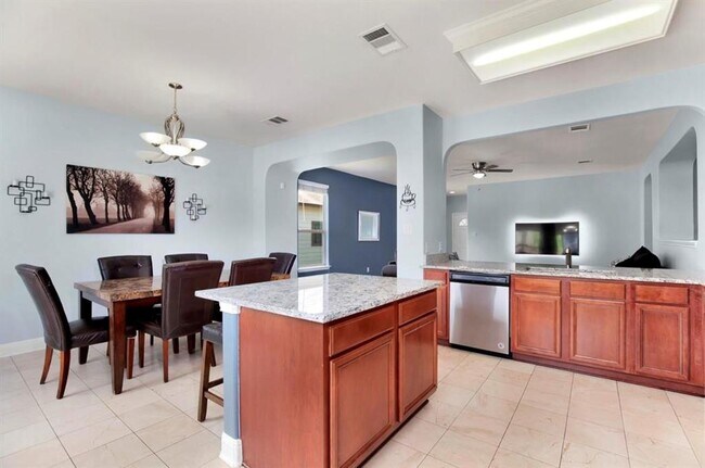 Building Photo - 1721 E Mesa Park Dr
