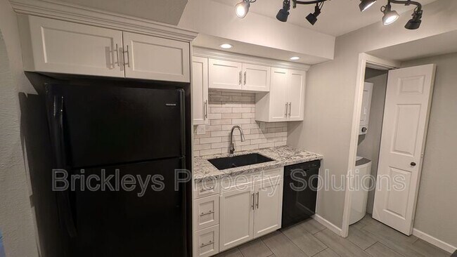 Building Photo - 8500 E Indian School Rd