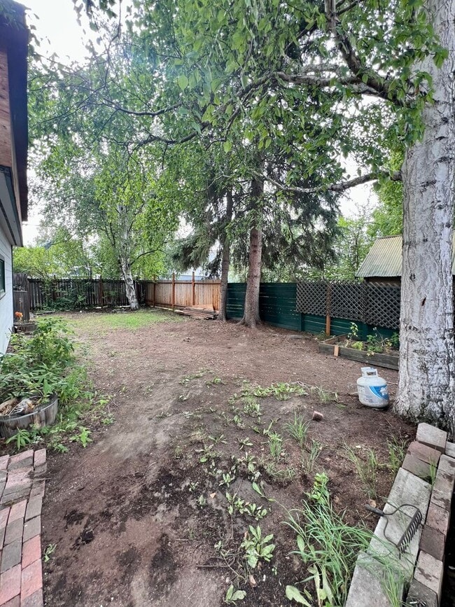 Building Photo - Downtown Home in Fairbanks!!