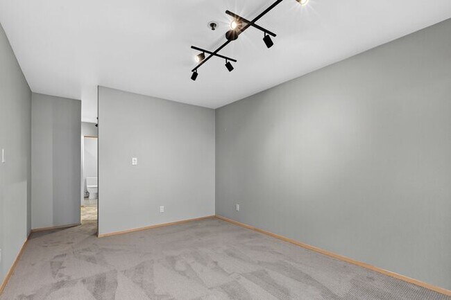 Building Photo - Enormous Waterfront Alki Condo w/ Stunning Views