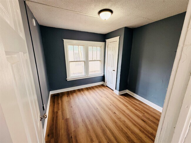 Building Photo - 528 Chenango St