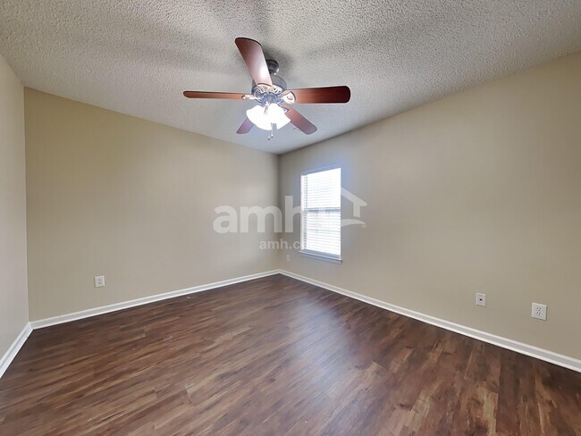 Building Photo - 2030 Clipstone Dr