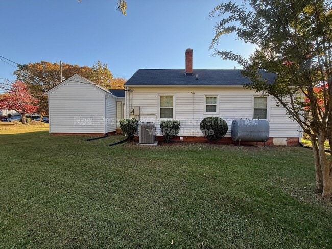 Building Photo - 1735 Polo Rd