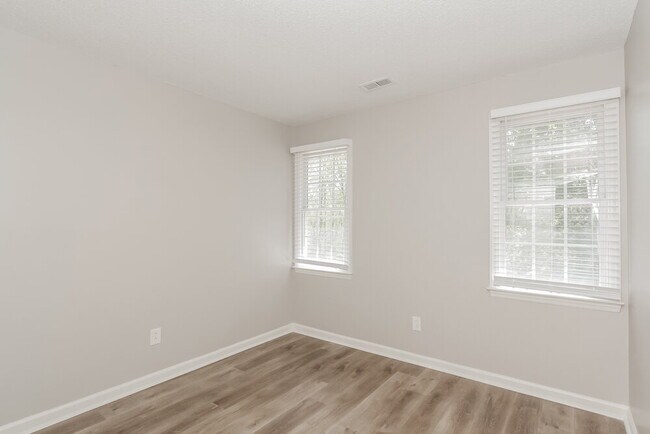 Building Photo - 7500 Trotter Rd