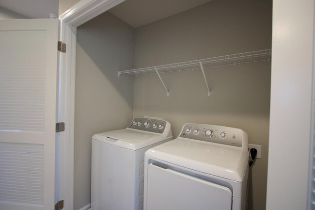 Building Photo - 1011 Chevy Park Lndg