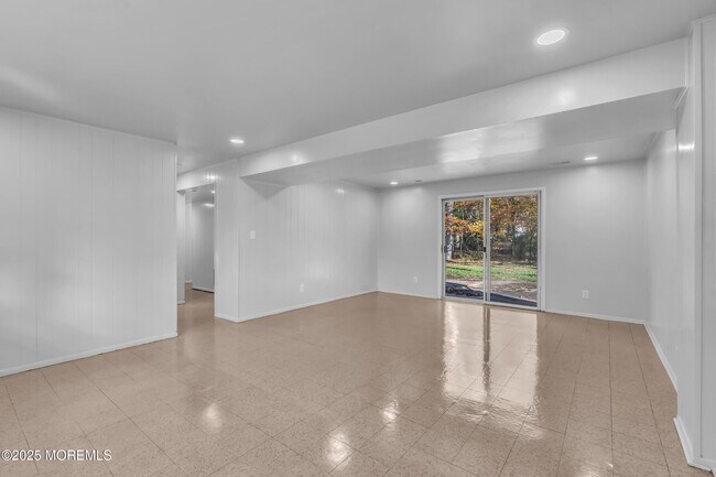 Building Photo - 16 Burdge Dr