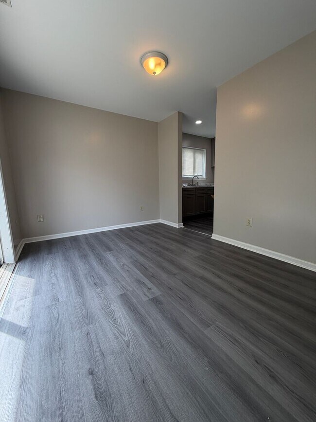 Building Photo - ??? MODERN 3BD & 1.5BATH HOUSE WALKING DISTANCE TO TEMPLE UNIVERSITY!!! ???