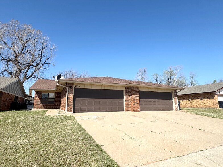 Building Photo - 9821 Larkspur Ln