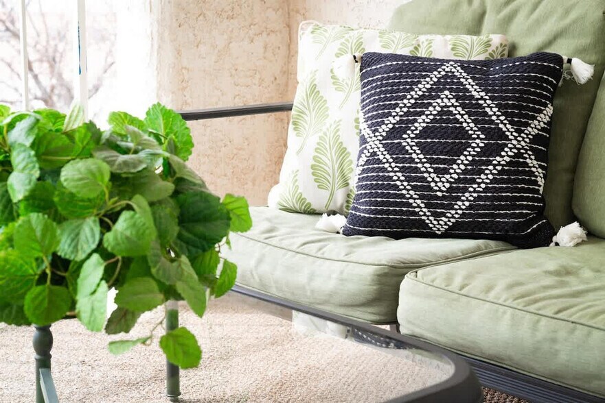 Building Photo - 1845 W Canyon View Dr